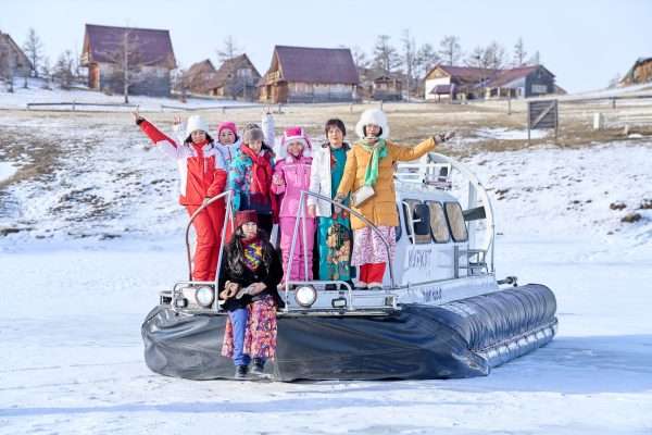 Trải nghiệm tàu đệm hơi khám phá vùng Biển lớn